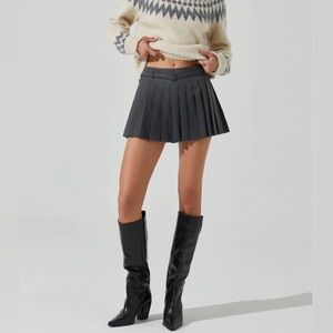 Cali 1850 pleated dark Gray mini skort size medium New